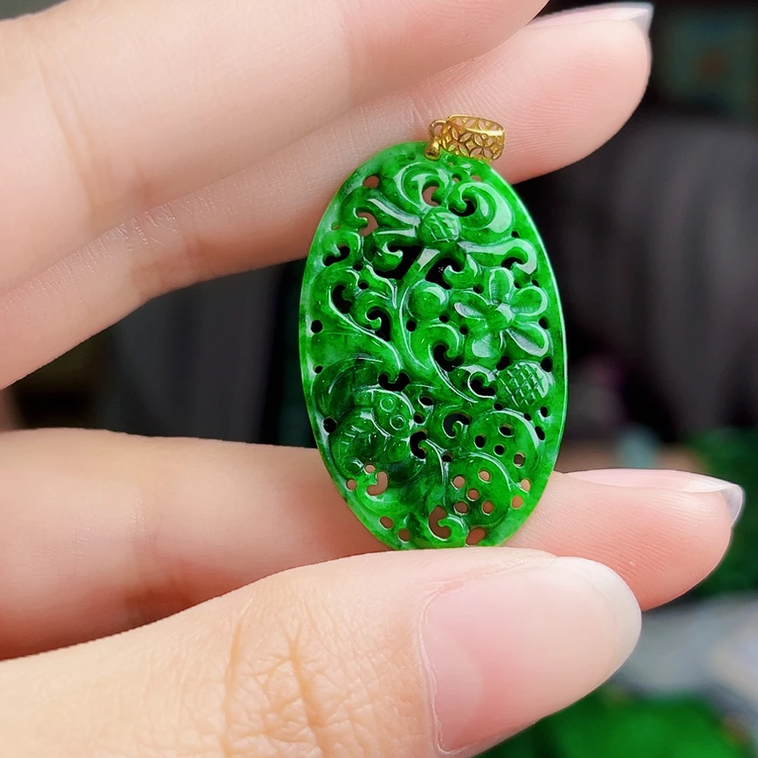 颈饰18K金镶嵌翡翠多样性