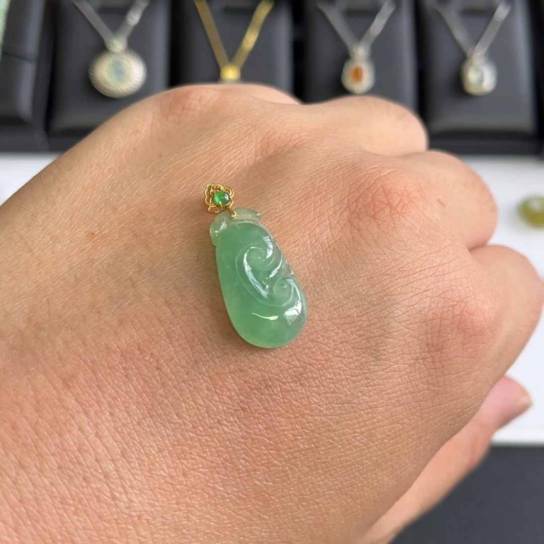 翡翠18K金镶嵌颈饰福利