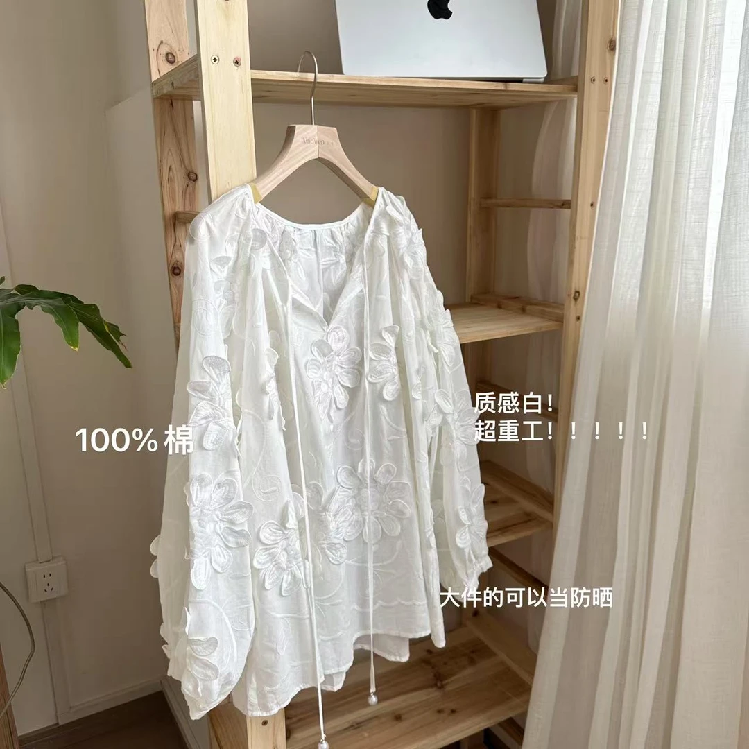 小文姐 W1249-春季设计时尚百搭宽松显瘦圆领长袖立体花朵衬衫