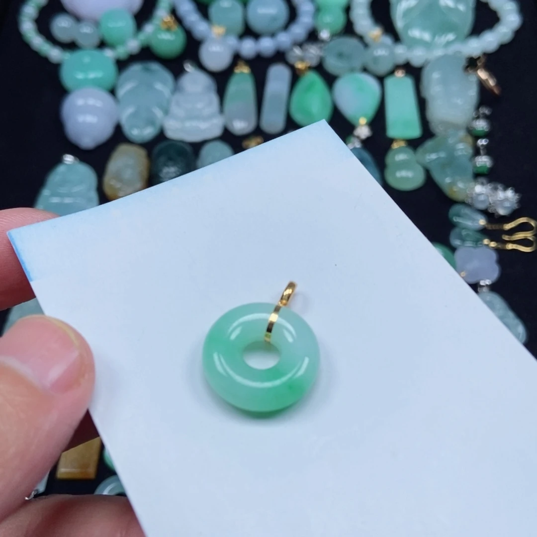 翡翠未镶嵌颈饰甜甜圈