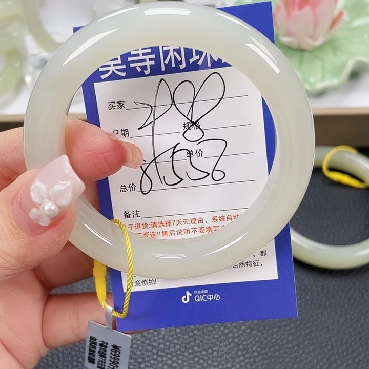 和田玉未镶嵌手镯