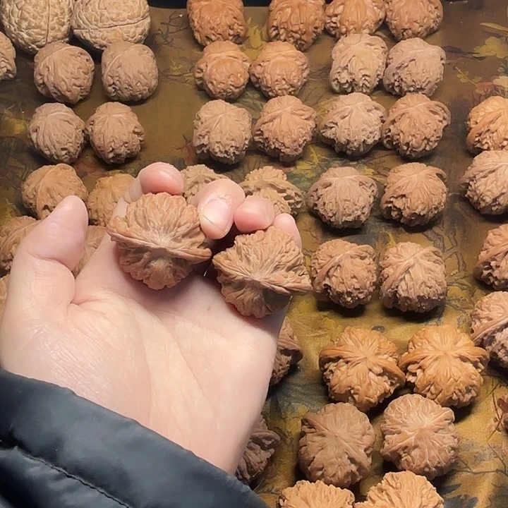 星****文玩核桃把件磨盘