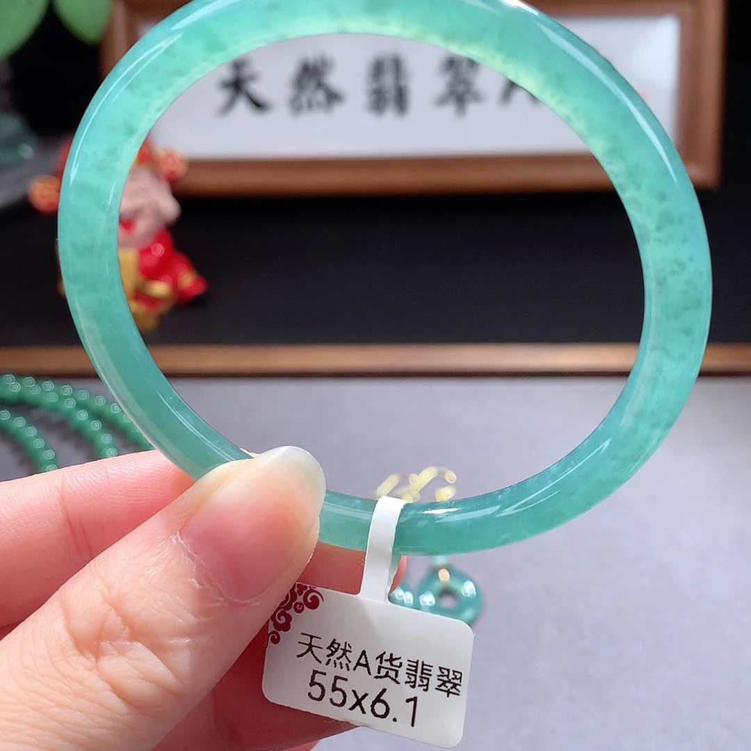 未镶嵌手镯（圆镯）翡翠