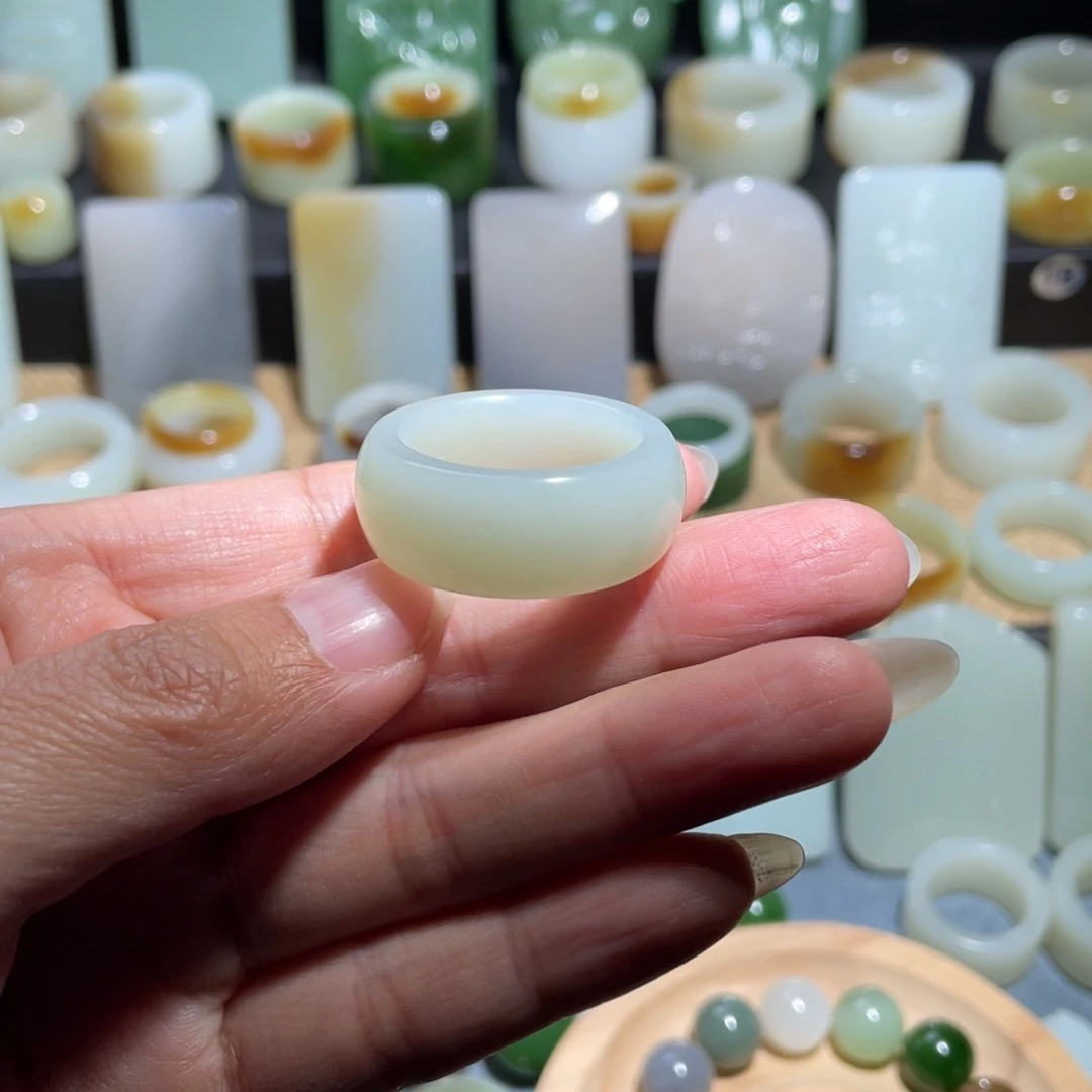 和田玉未镶嵌戒指