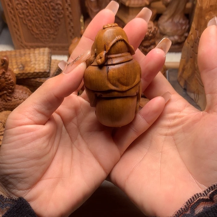 檀香木其他老山檀香手把件瑕疵