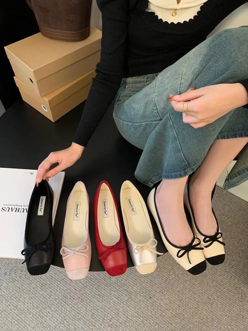 J 588-1 人间芭蕾～圆头拼接小香风平底新款法式晚晚风红单鞋