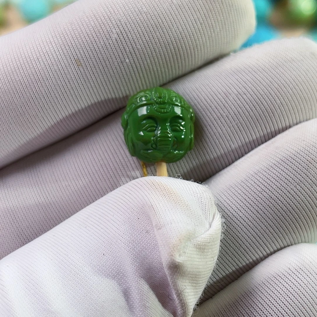 日***｝绿松石未镶嵌珠宝奇石