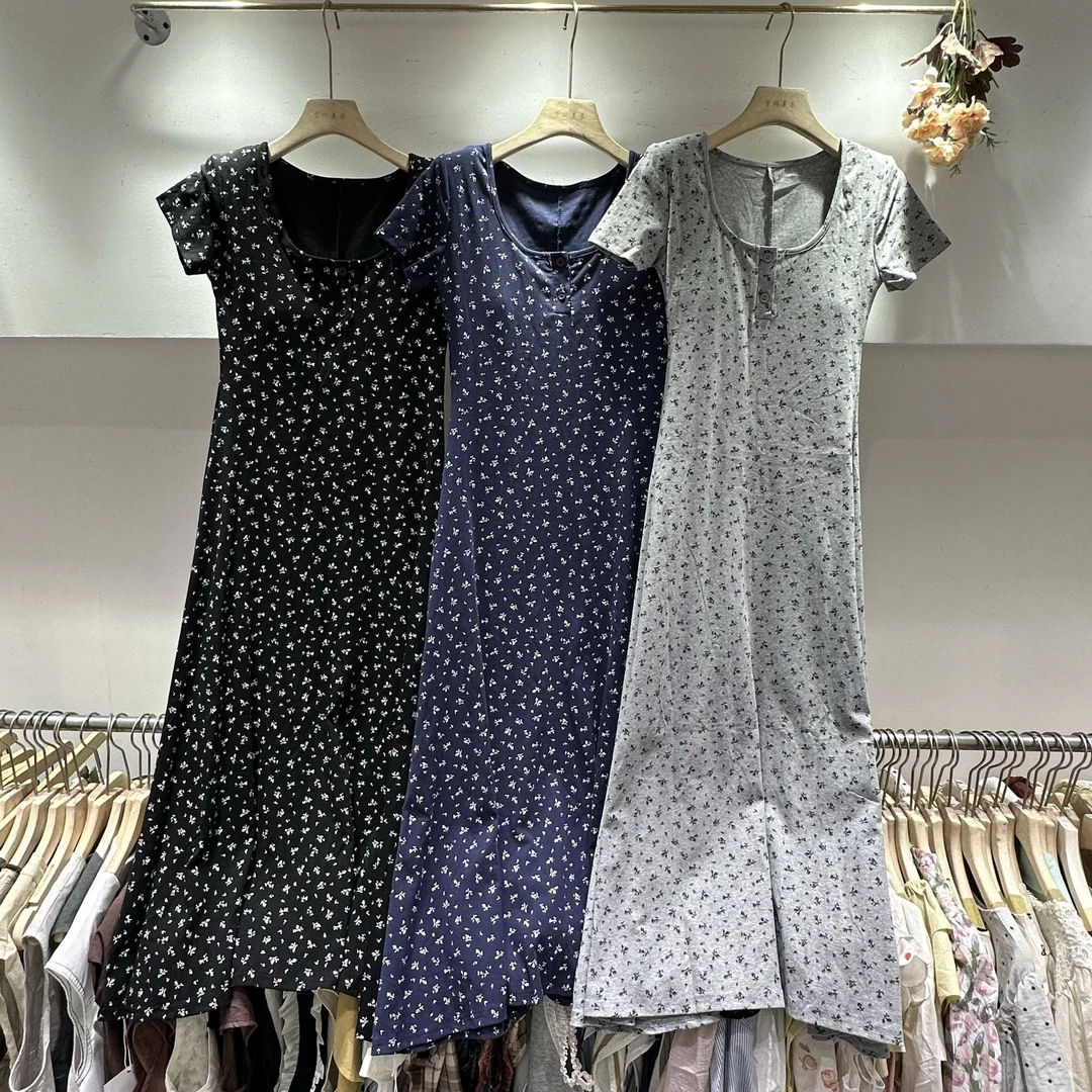 复古碎花连衣裙2025新款韩版修身显瘦气质方领大摆裙弹力长裙子夏