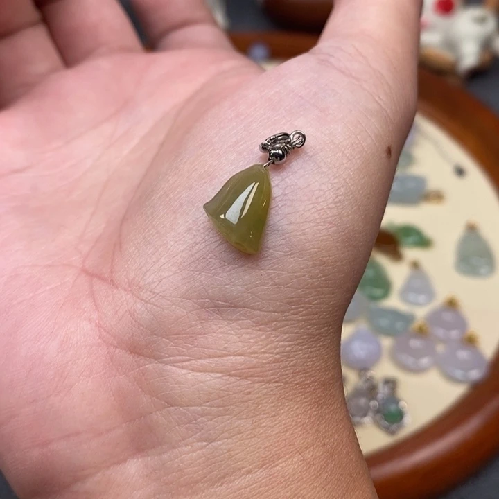 翡翠未镶嵌颈饰03