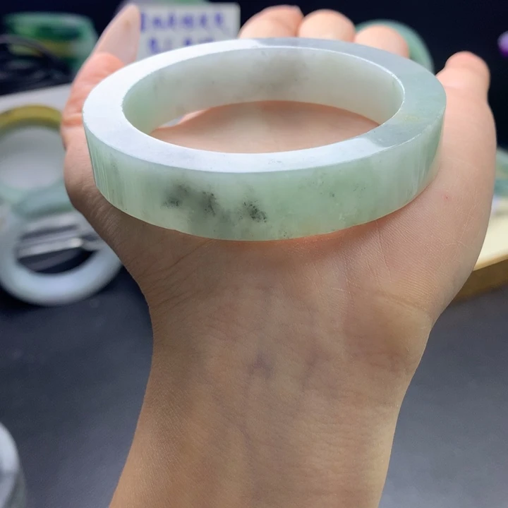 未镶嵌翡翠手镯定制翡翠