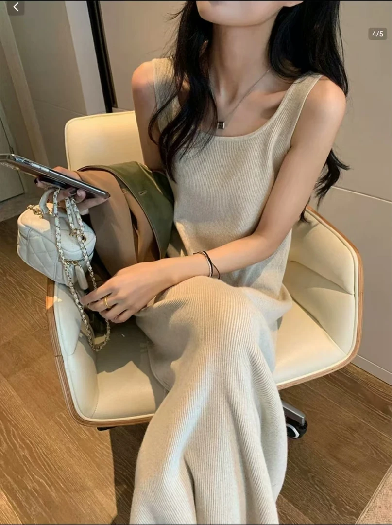 25-0218款，法式方领，针织吊带裙，