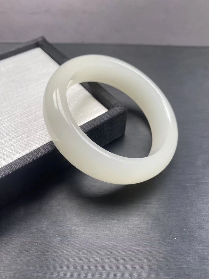 天然和田羊月旨白正圈手镯