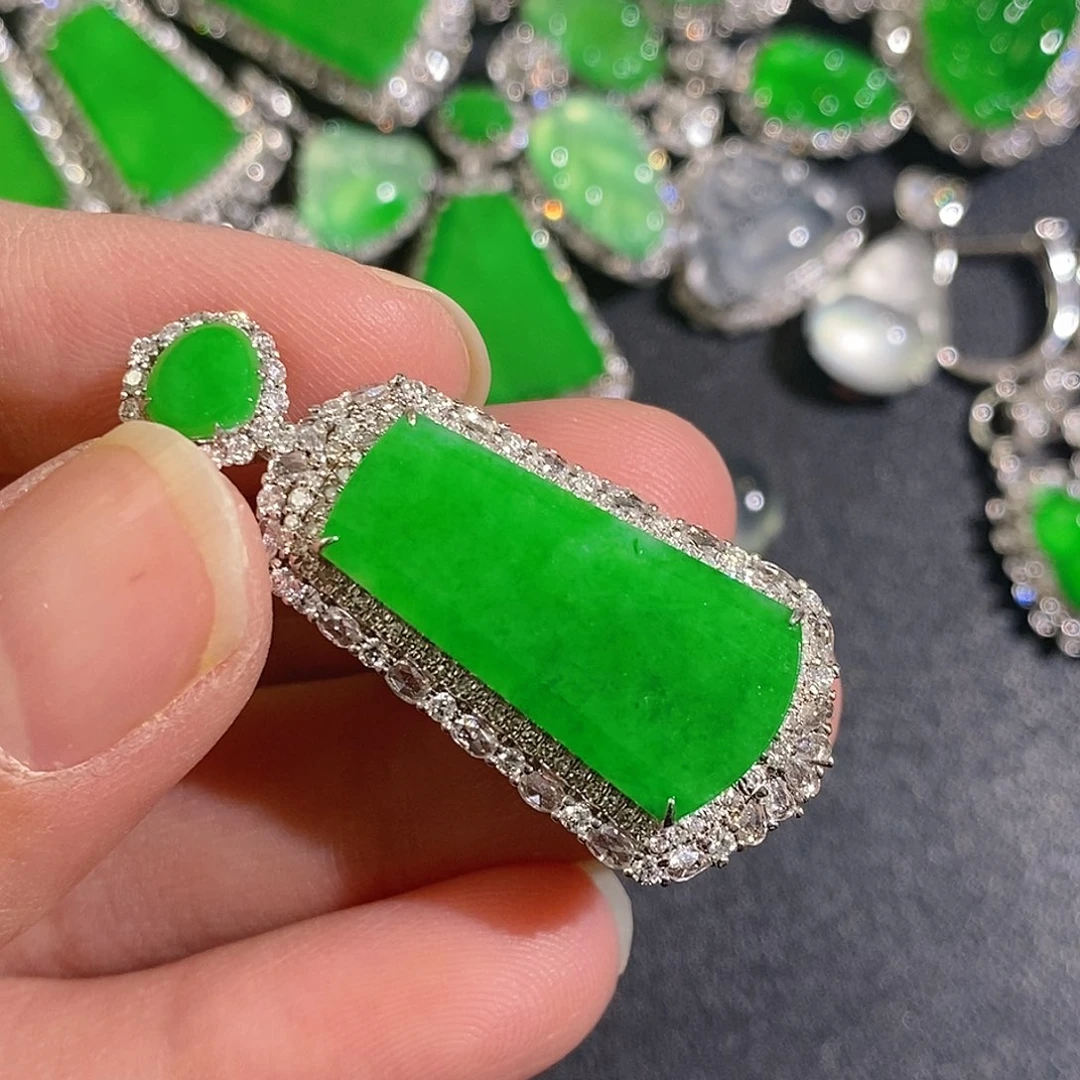 翡翠颈饰18K金镶嵌天然缅甸A货翡翠