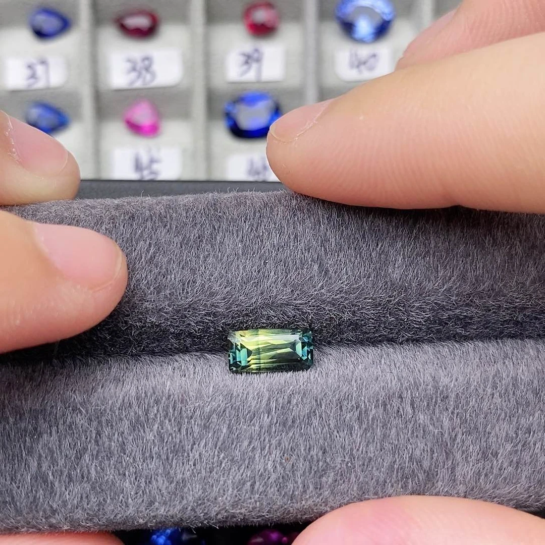 蓝宝石裸石未镶嵌黄绿蓝三色明亮火彩好1.63ct/115号