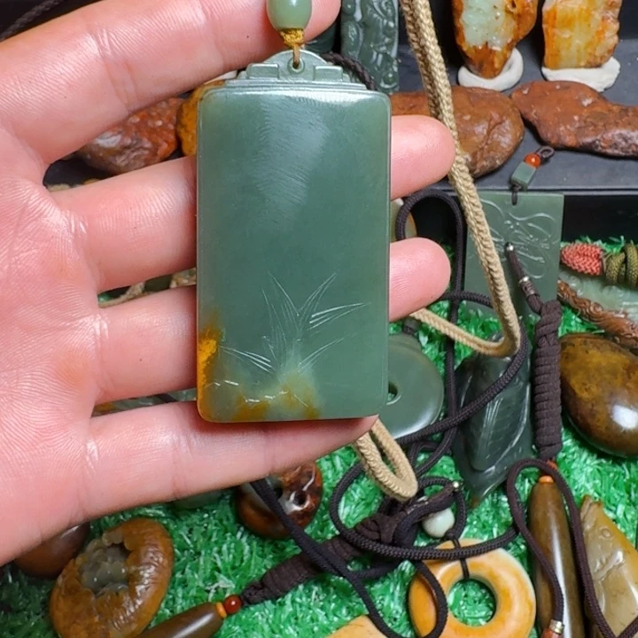 _***灰未镶嵌岫岩河磨玉（透闪石质玉）挂件