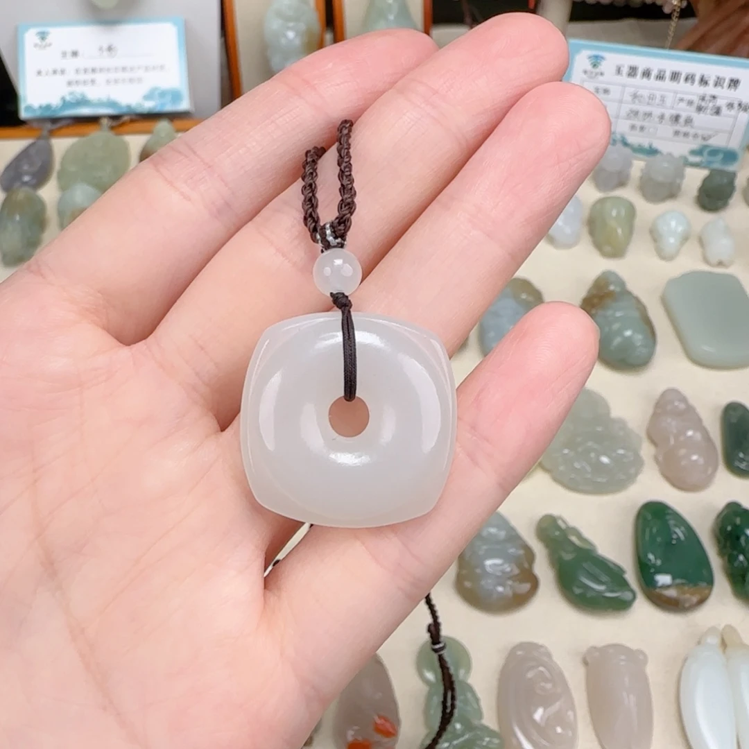 颈饰未镶嵌和田玉
