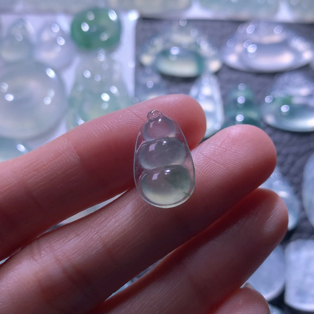 翡翠未镶嵌颈饰豆