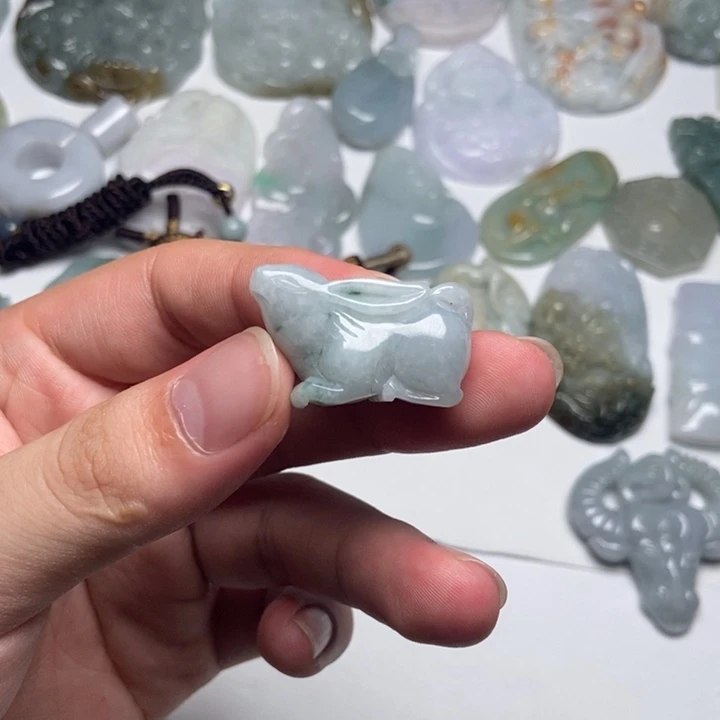 翡翠未镶嵌颈饰兔子24