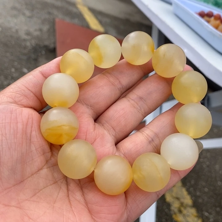 未镶嵌石英质玉（黄龙玉）颈饰