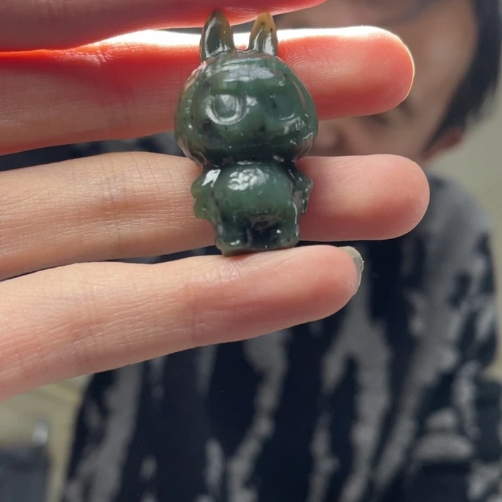 和田玉未镶嵌把件