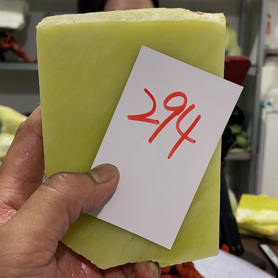 蛇纹石玉未镶嵌原石侯*