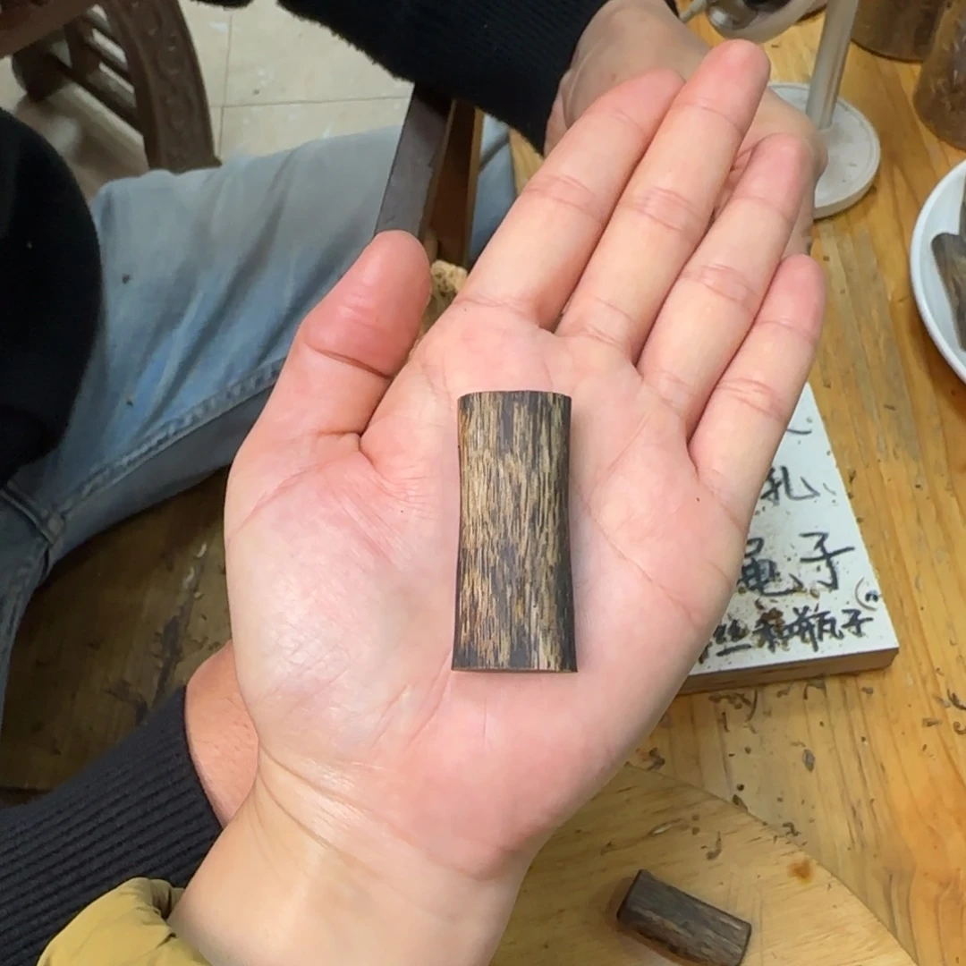 沉香吊坠素牌绿奇6.6克