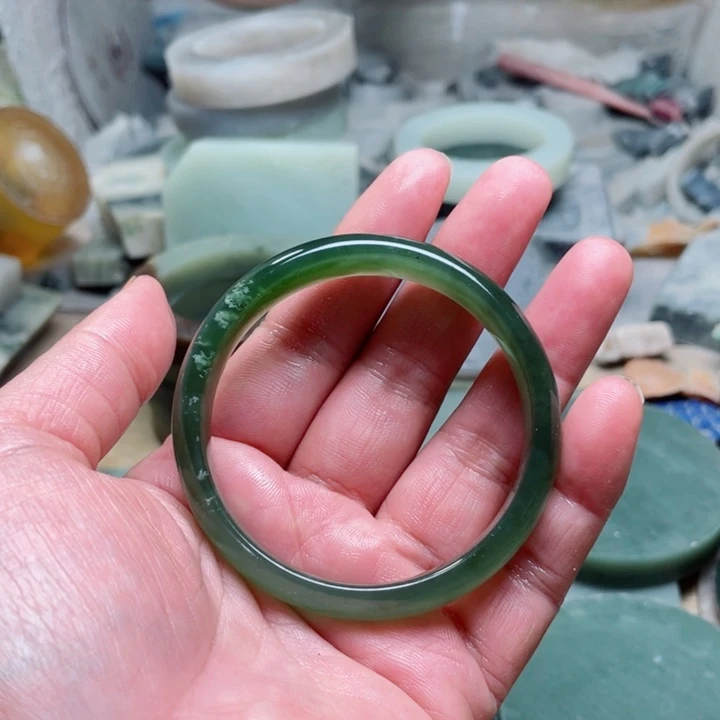 *****和田玉未镶嵌手镯