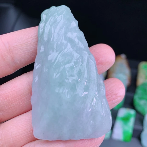 天然A货翡翠糯冰淡春彩翡翠随形挂件 尺寸:65-34.7-15.8mm