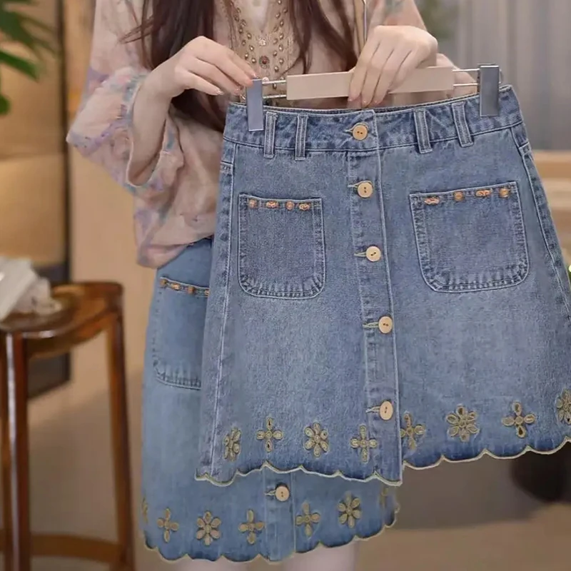 欧货设计款时尚百搭短裤裙2025夏季新款高级感钩花单排扣裙子潮流