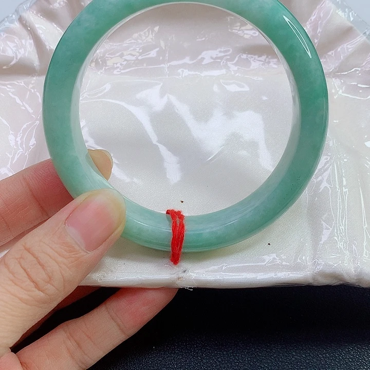 未镶嵌手镯翡翠珍*