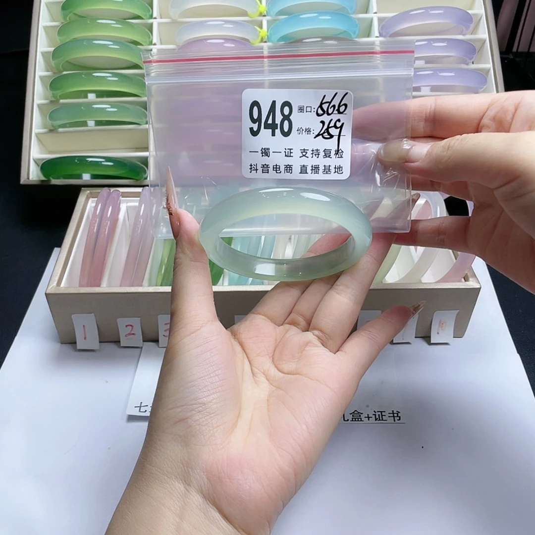 【闪购商品】玛瑙/玉髓手镯未镶嵌拾*?