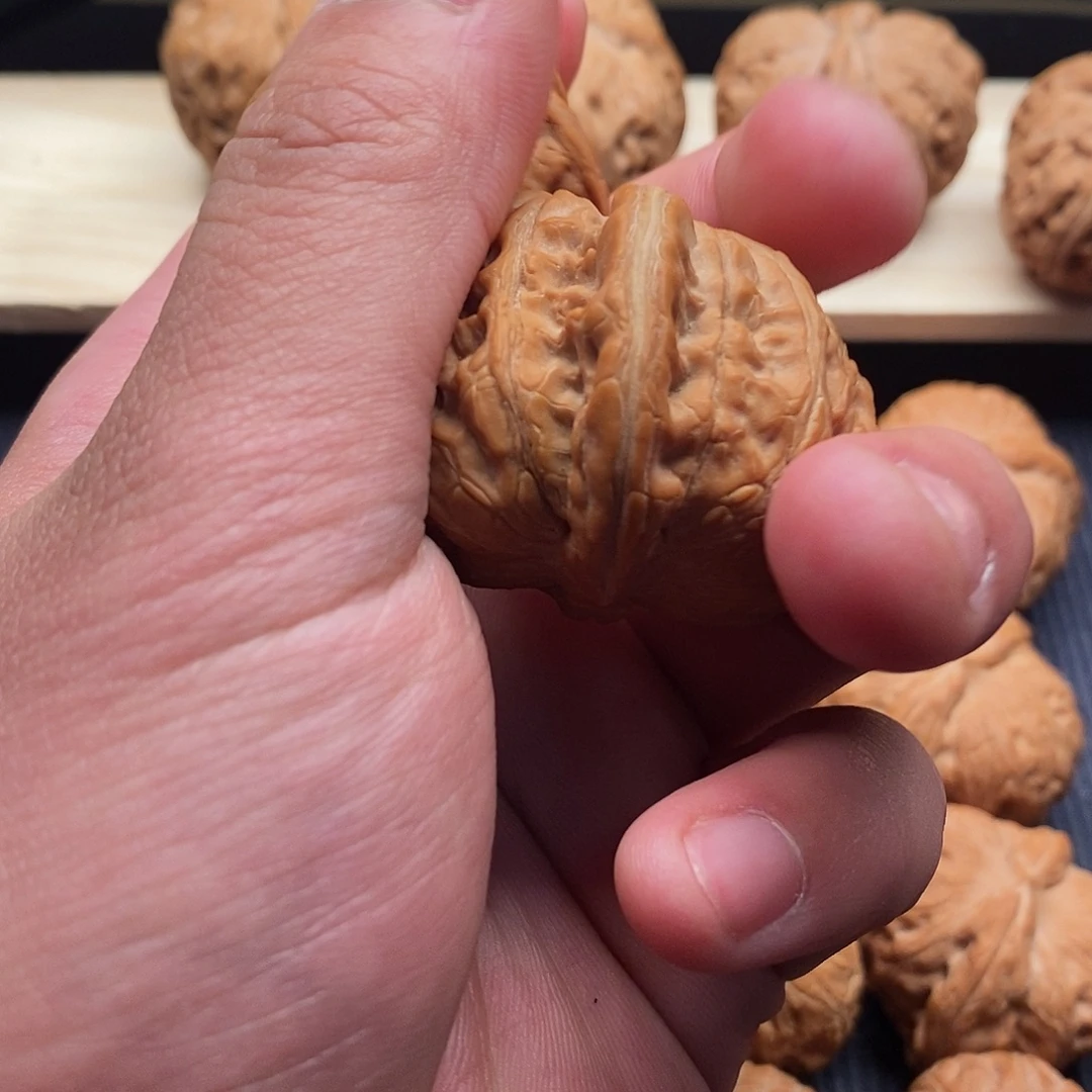 帝***尼文玩核桃吊坠元宝