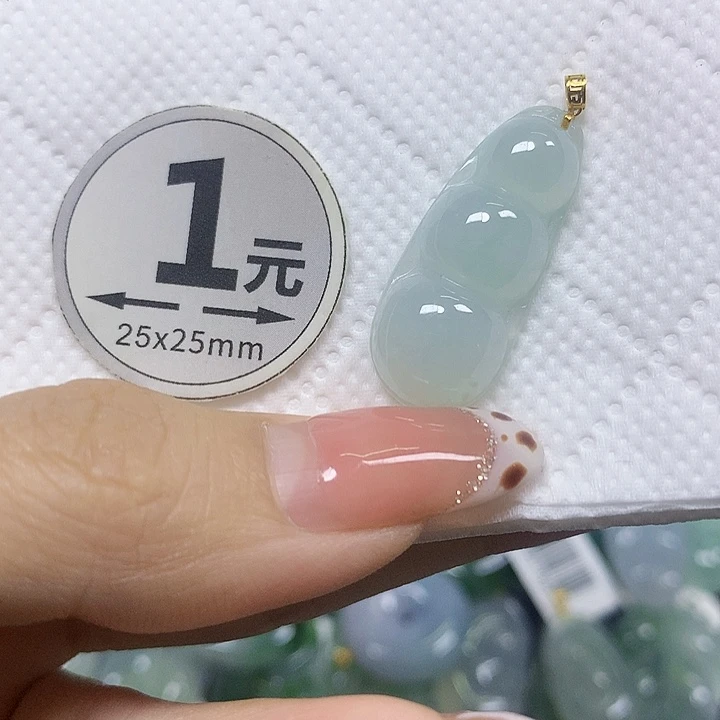 翡翠未镶嵌颈饰挂件