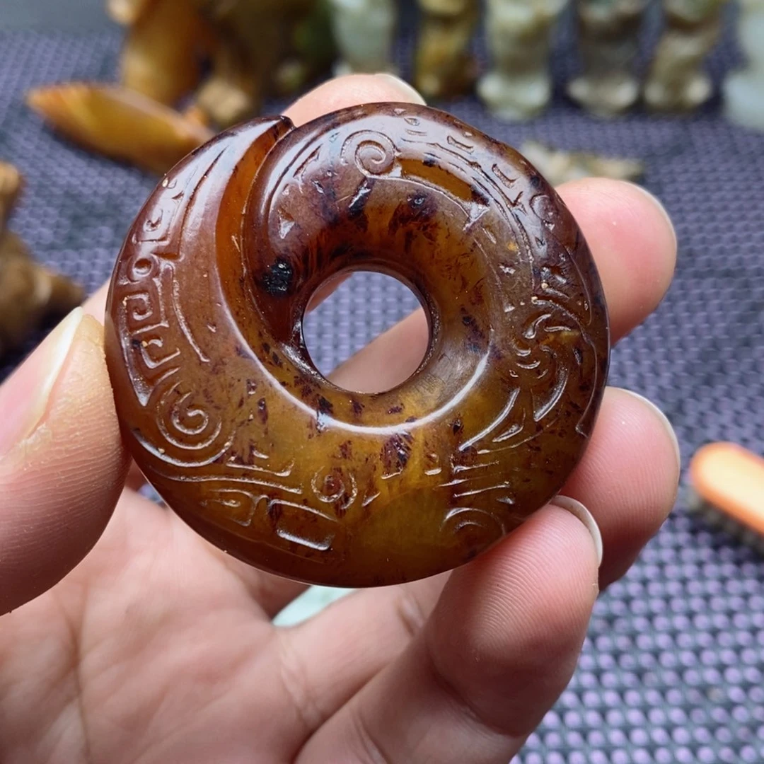 蛇纹石玉颈饰未镶嵌