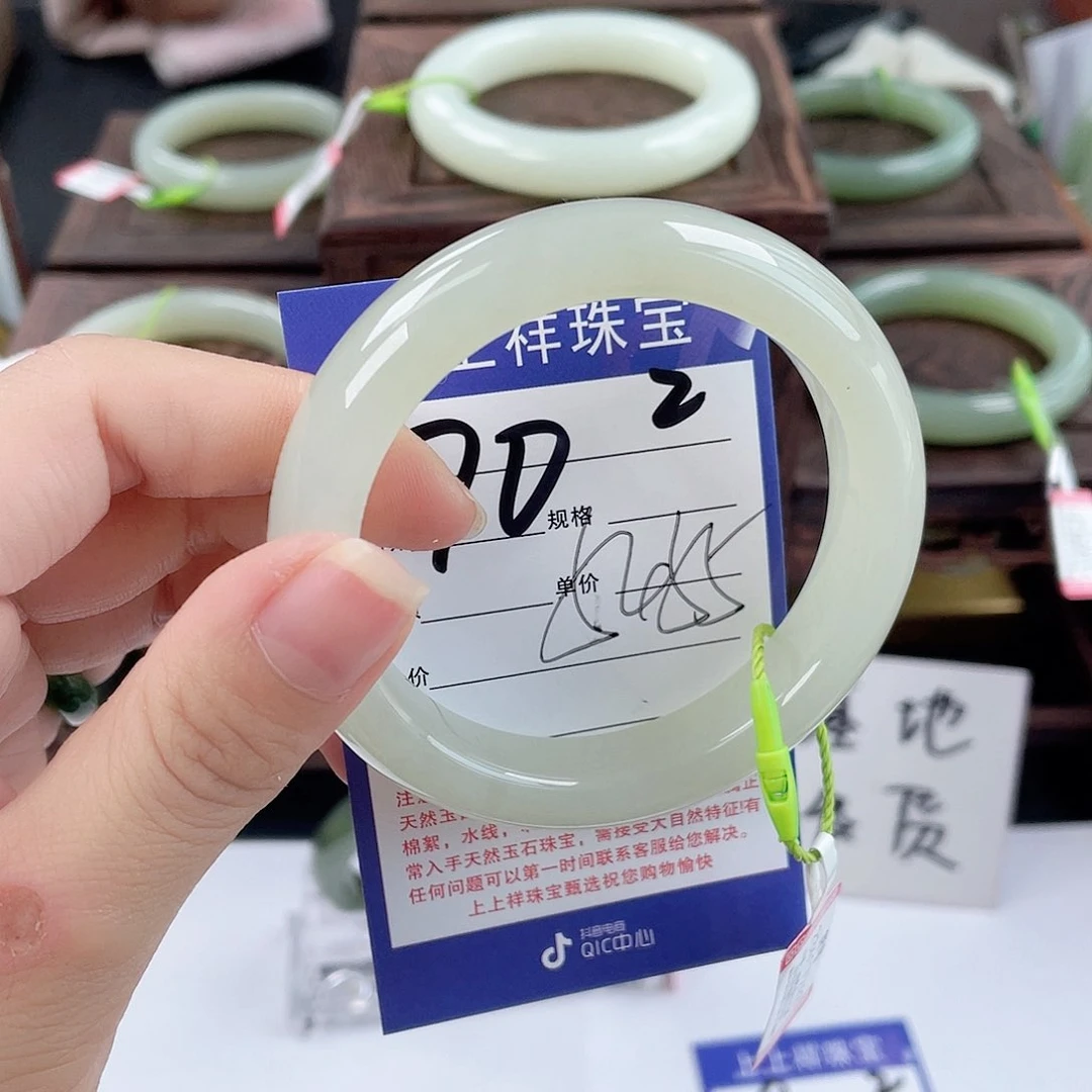 和田玉手镯未镶嵌