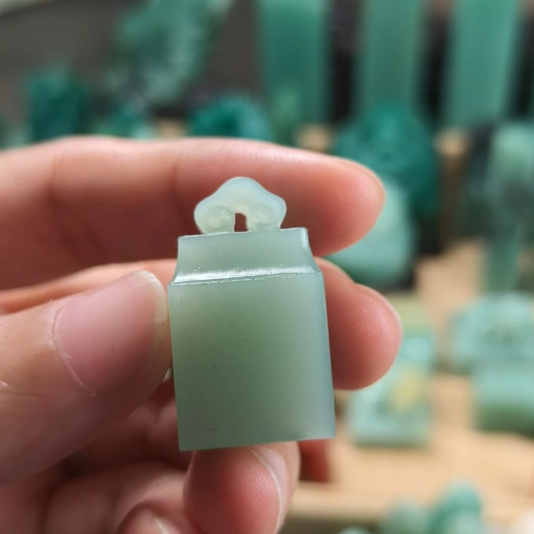 寿山石印石梅子青如意钮1