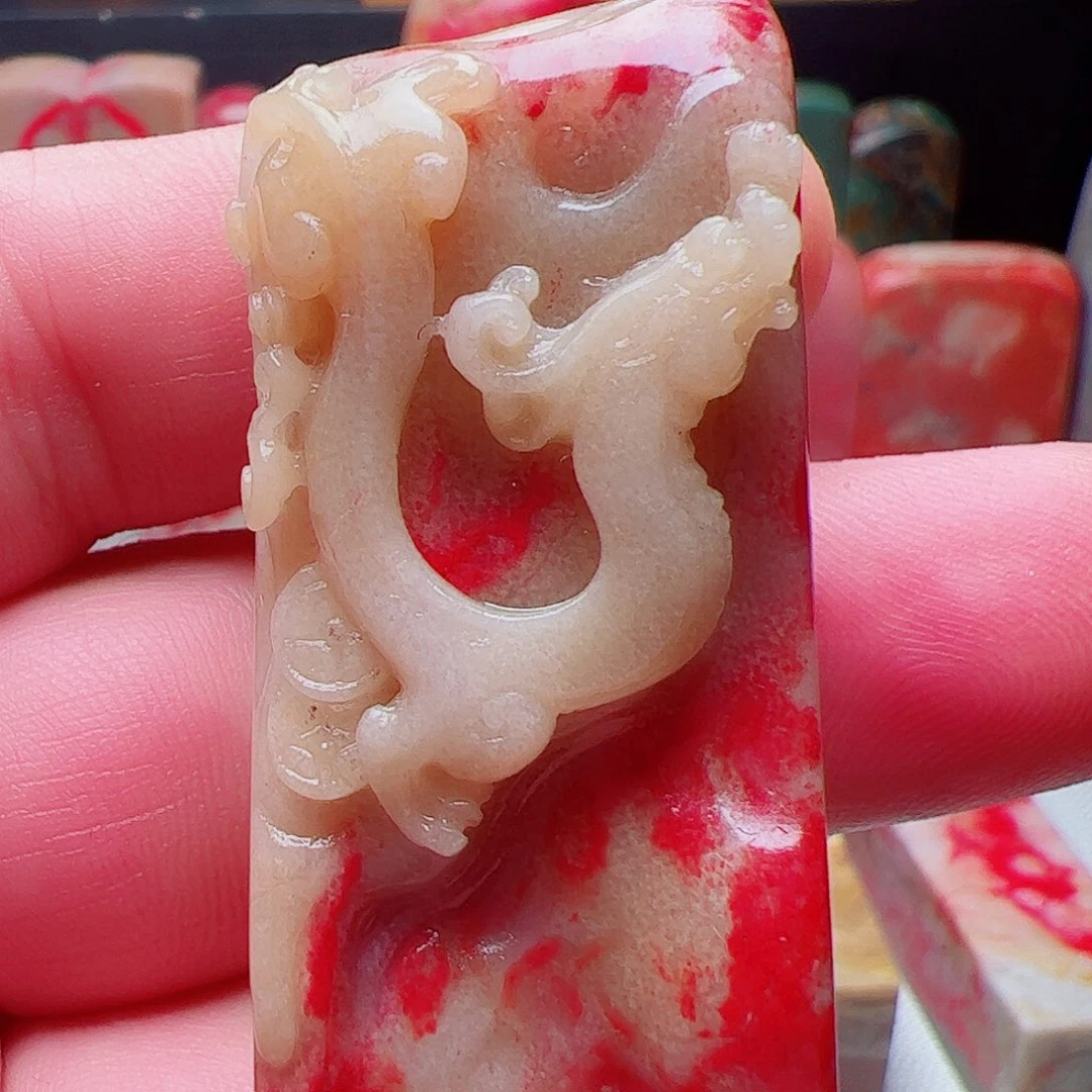 昌化石昌化鸡血石纽章