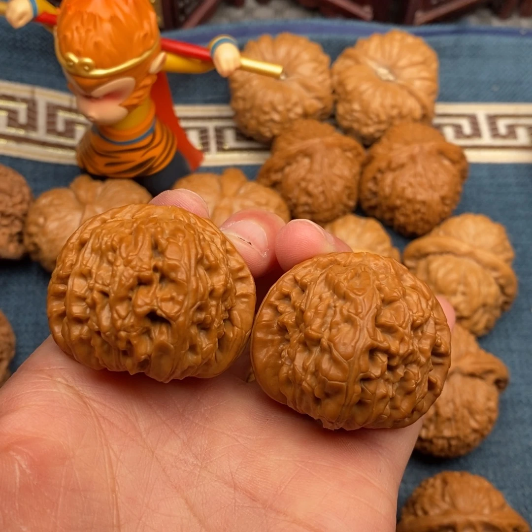 文玩核桃把件40全品闷白