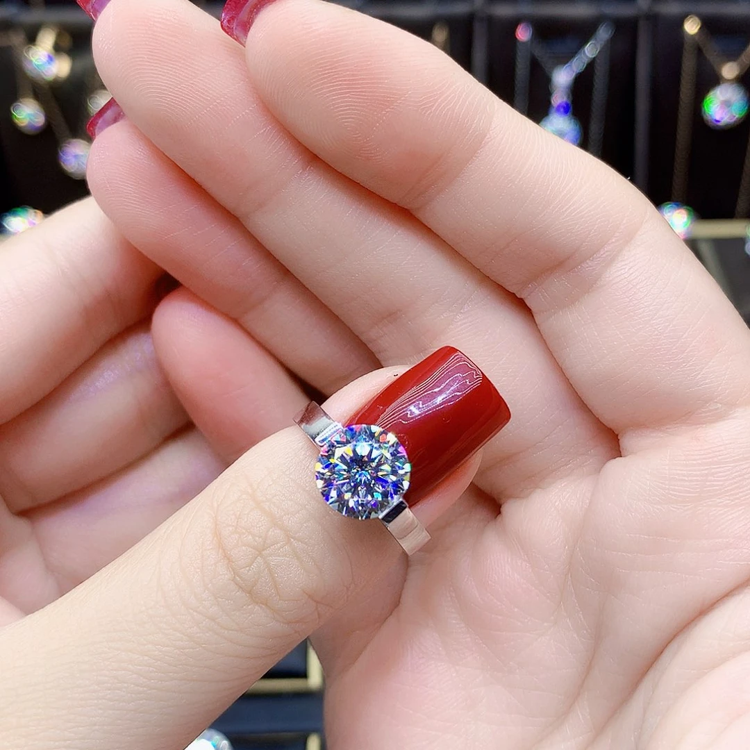 18K金镶嵌合成碳硅石（莫桑石）戒指/指环山****司