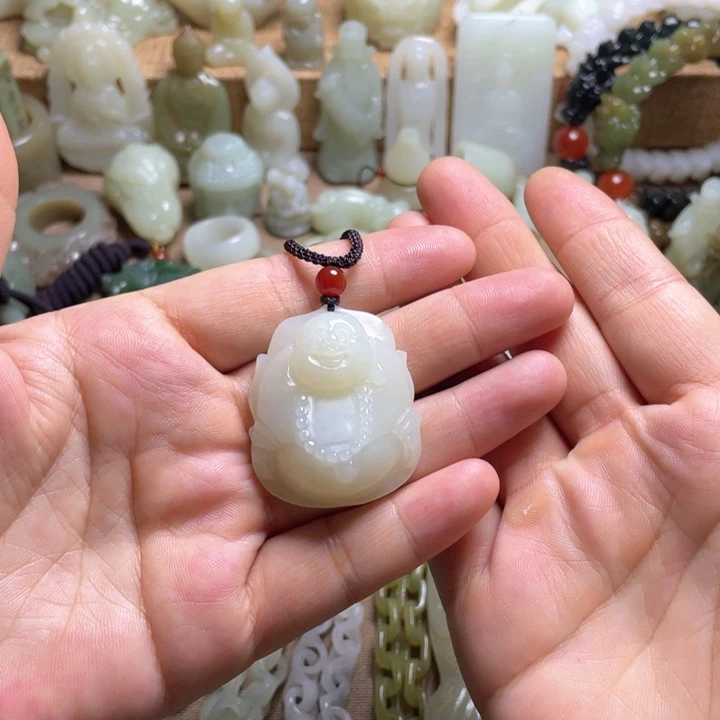 和田玉未镶嵌颈饰詹***李