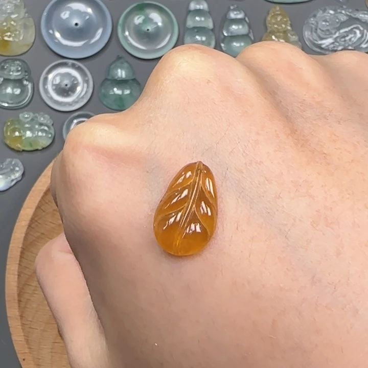 翡翠未镶嵌颈饰芭蕉叶