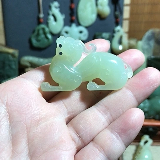 未镶嵌蛇纹石玉颈饰