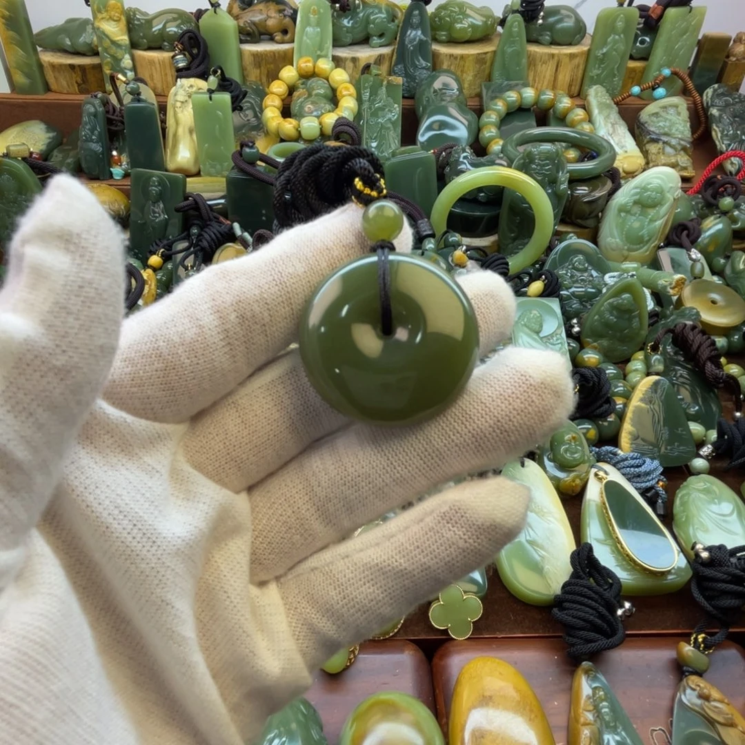 岫岩老玉（透闪石质玉）未镶嵌颈饰