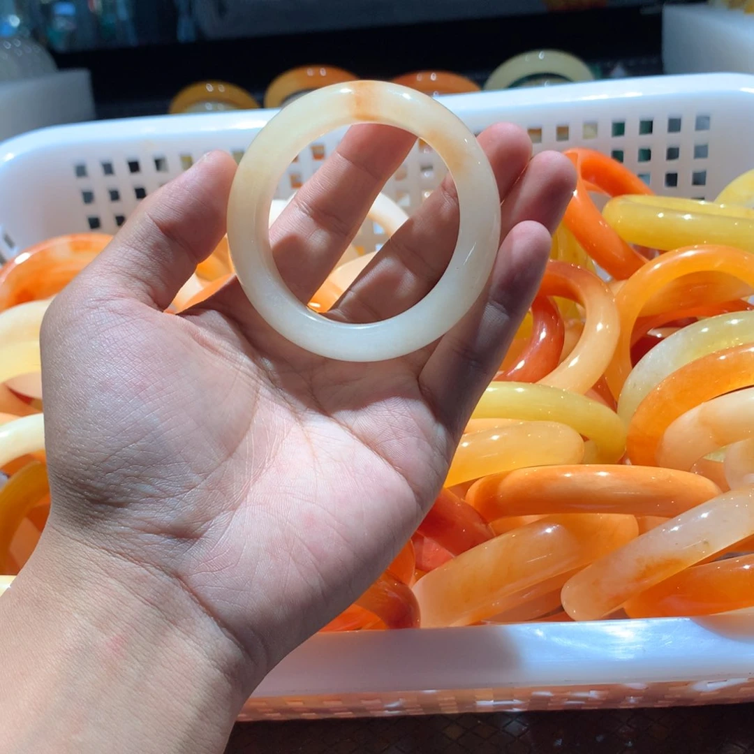 未镶嵌手镯石英质玉靖