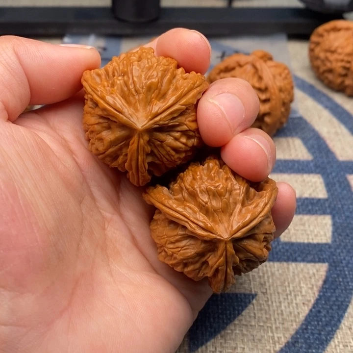 吊坠文玩核桃大*三棱