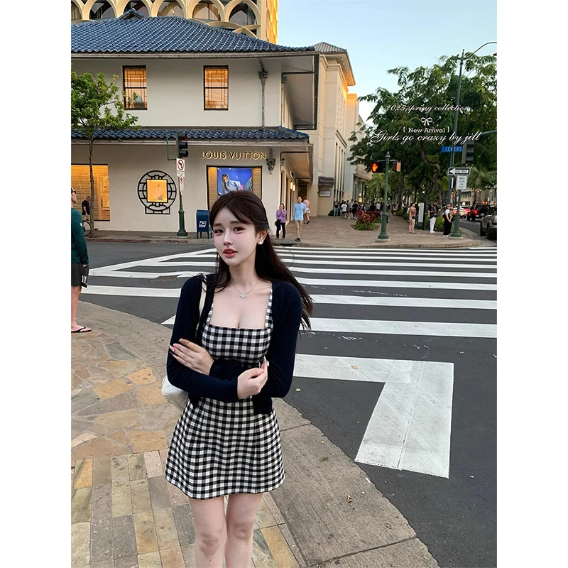 2025秋季新款复古气质百搭格子吊带连衣裙女修身显瘦高级感短裙子