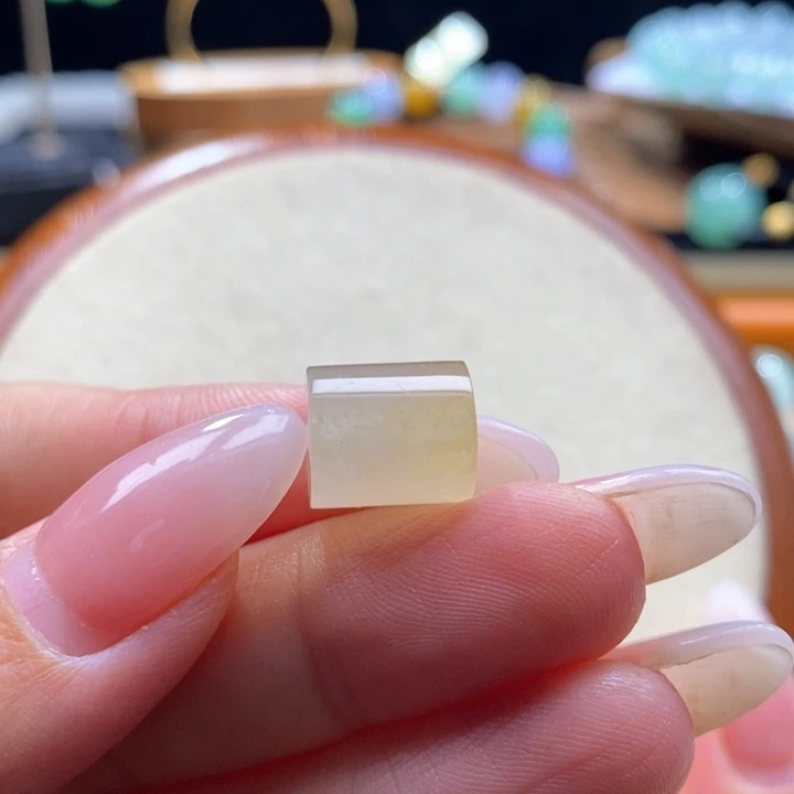 翡翠未镶嵌颈饰翡翠冰黄桶珠