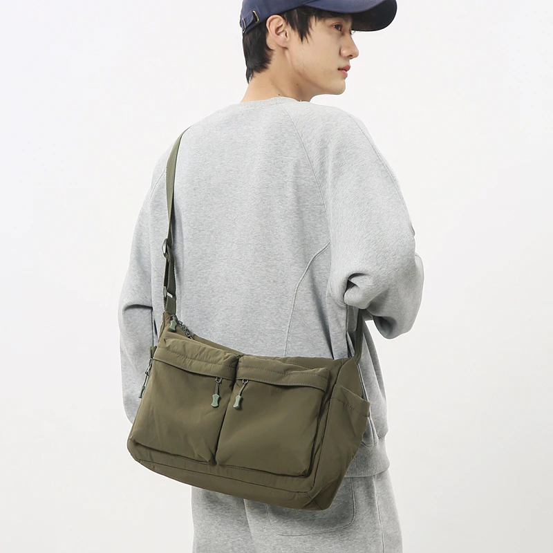 大容量纯色斜挎包男百搭运动休闲单肩包学生邮差包包潮牌包新款男