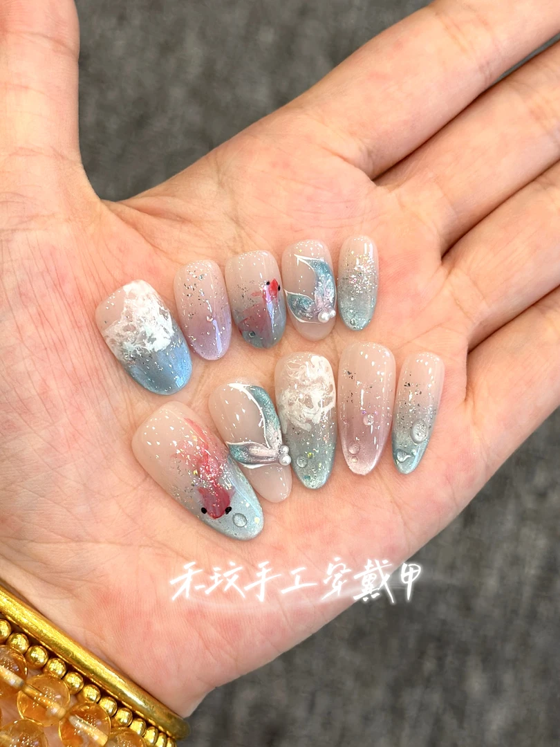 【波妞喜欢宗介 】水彩金鱼 立体鱼尾 双色猫眼素材胶 纯手工穿戴甲