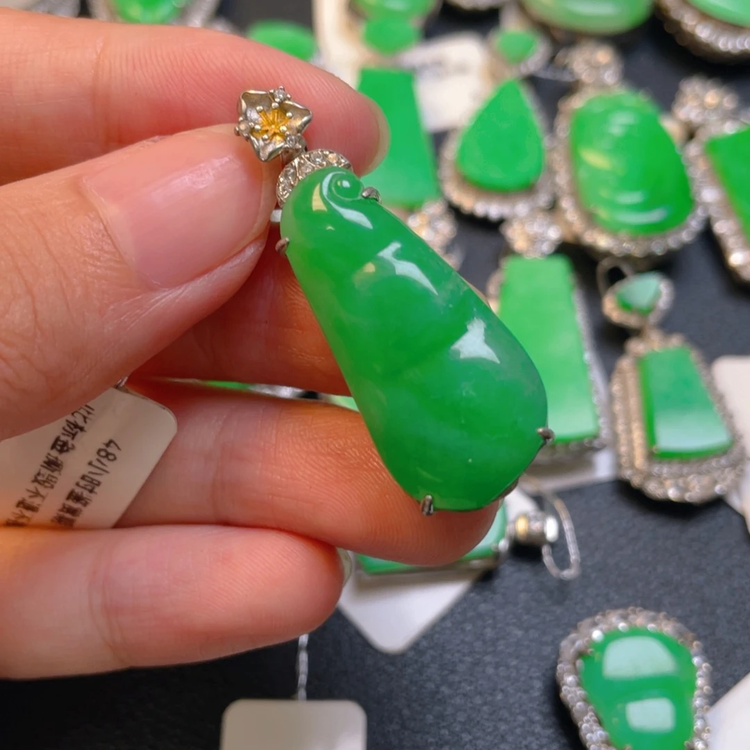 颈饰银S925镶嵌翡翠